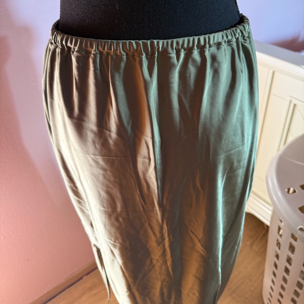 Old Navy Olive Green Silky Skirt - Picture 5 of 9